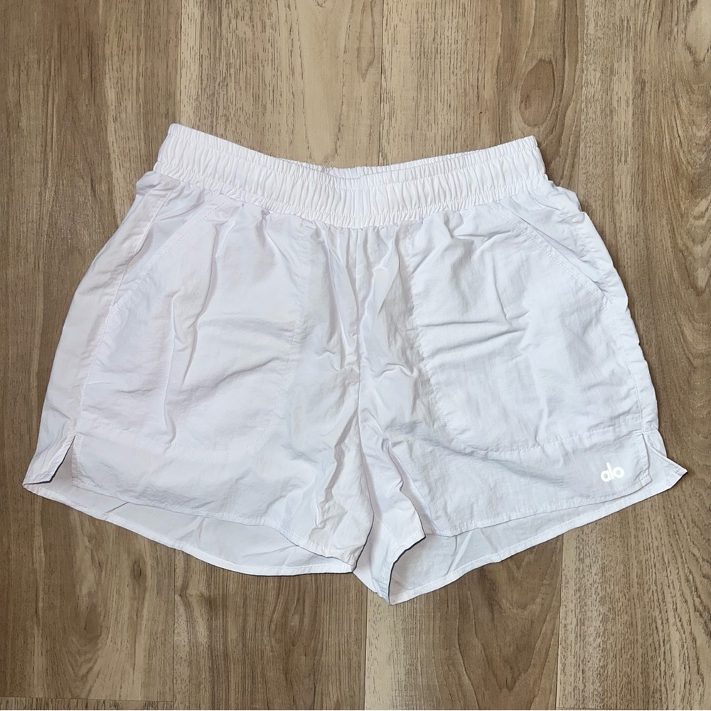 ‘alo yoga’ alumni short